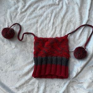🌻 Hot Topic Pom Pom knit cap